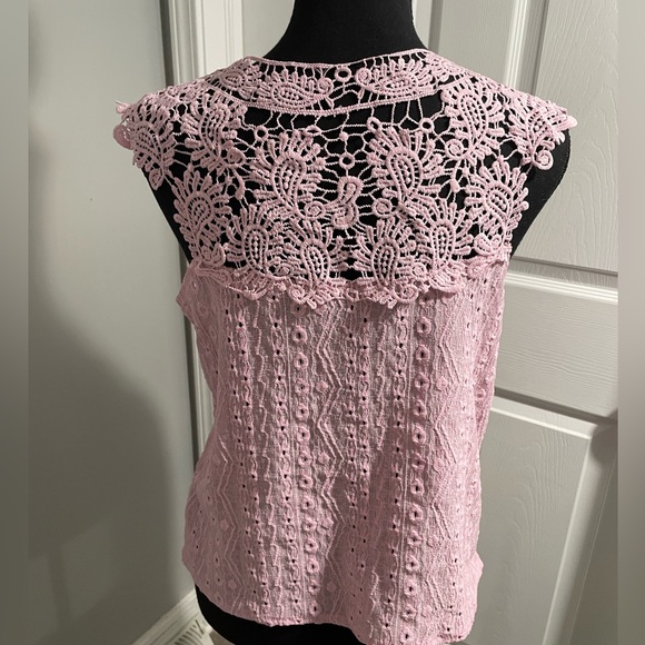 Vintage pink crochet eyelet top in medium - Picture 3 of 5